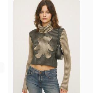 Rare Y2K Soft Girl Gray Turtleneck Ribbed Fitted Sweater With Teddy Bear Print